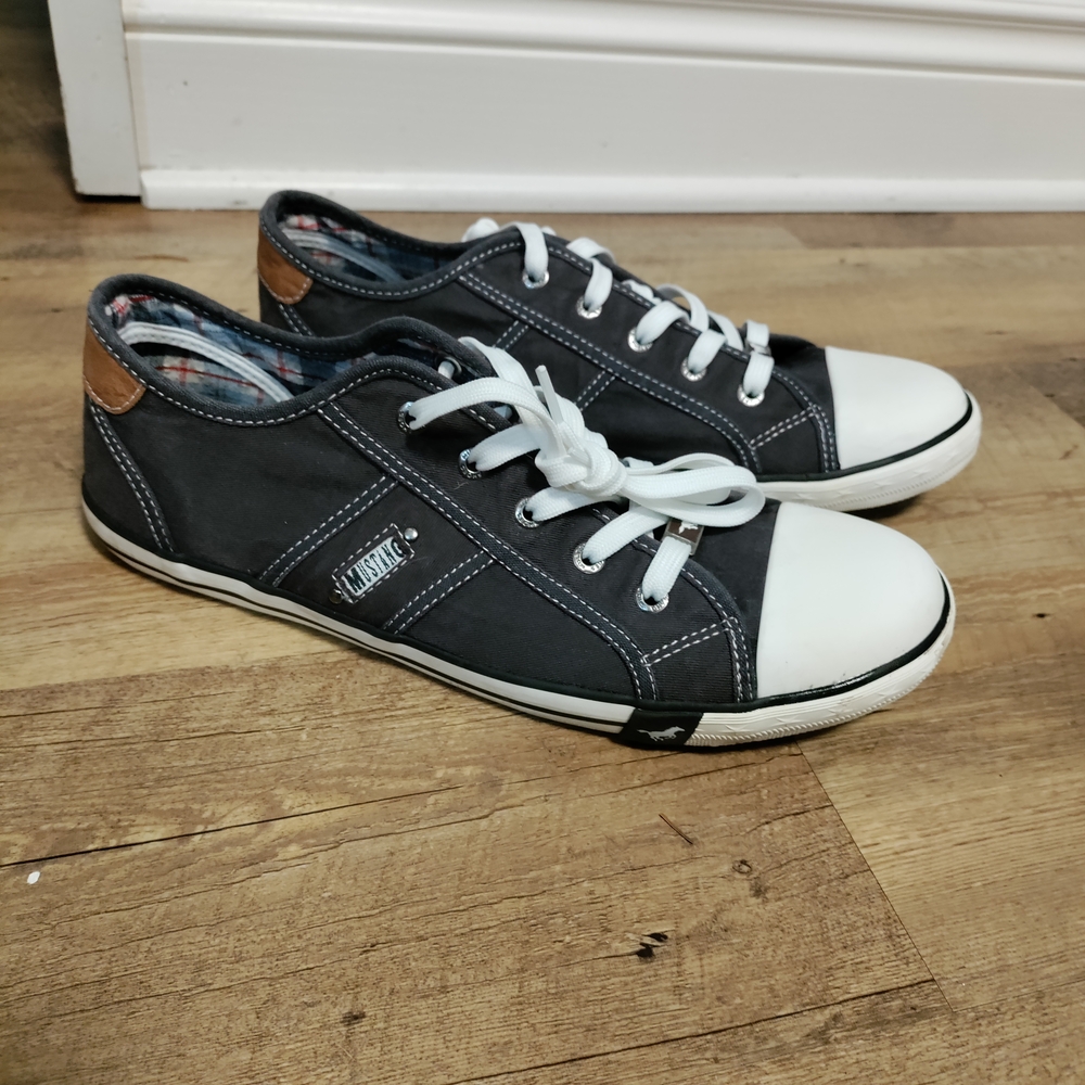 Black Low-Top Sneakers